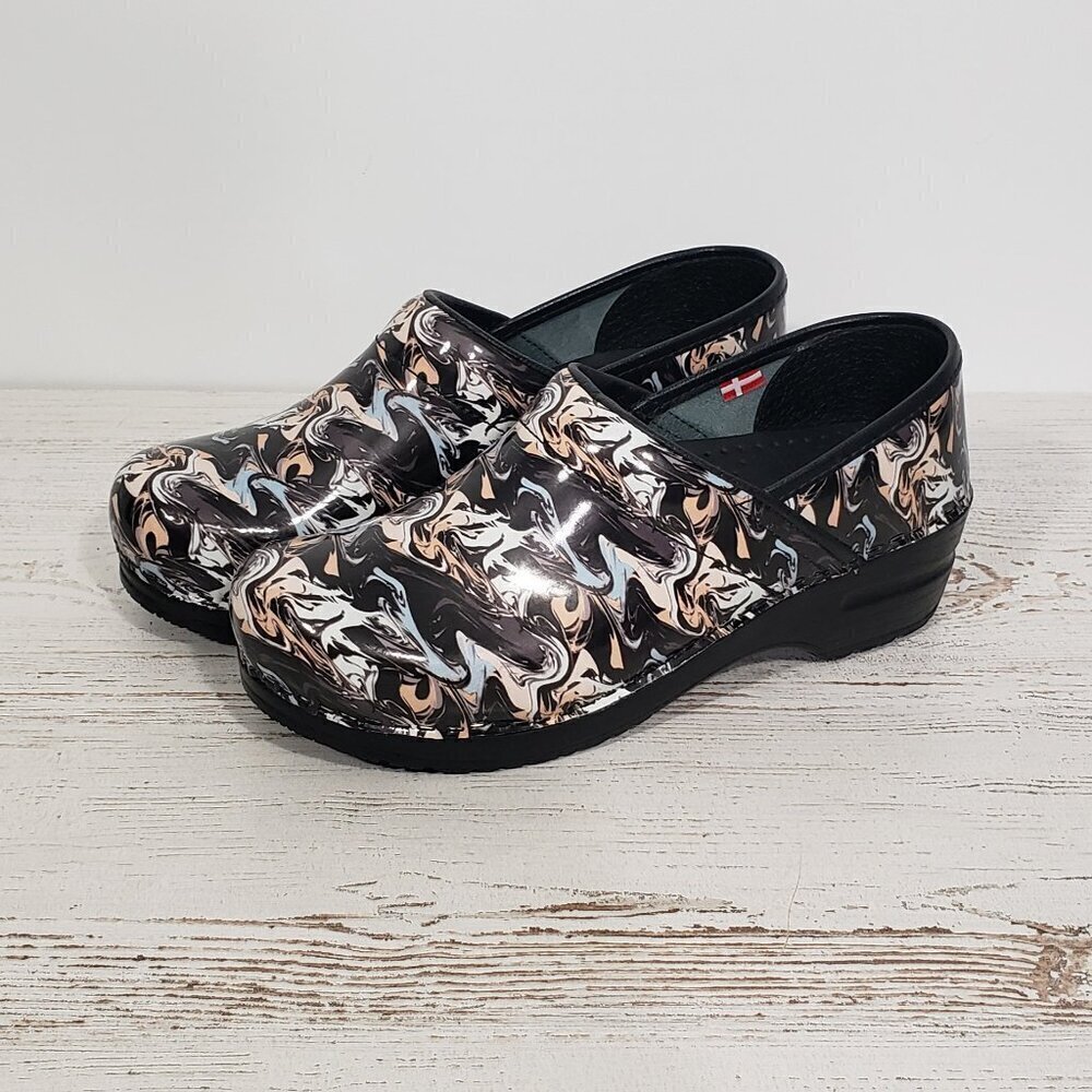 Sanita  Pink Black Swirl Pattern Clogs  Women's 6 (37)  Excellent condition